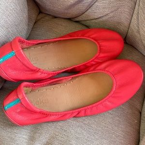 RARE new Poppy discontinued color Tieks